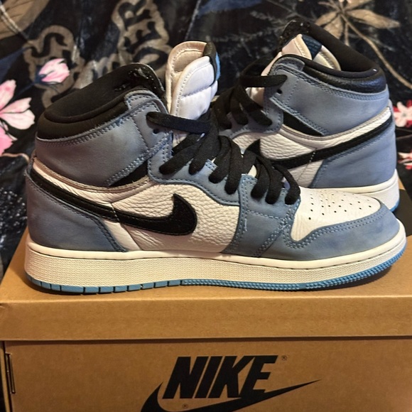 Air Jordan 1 Retro High OG 'University Blue', Size 7Y - Picture 4 of 12